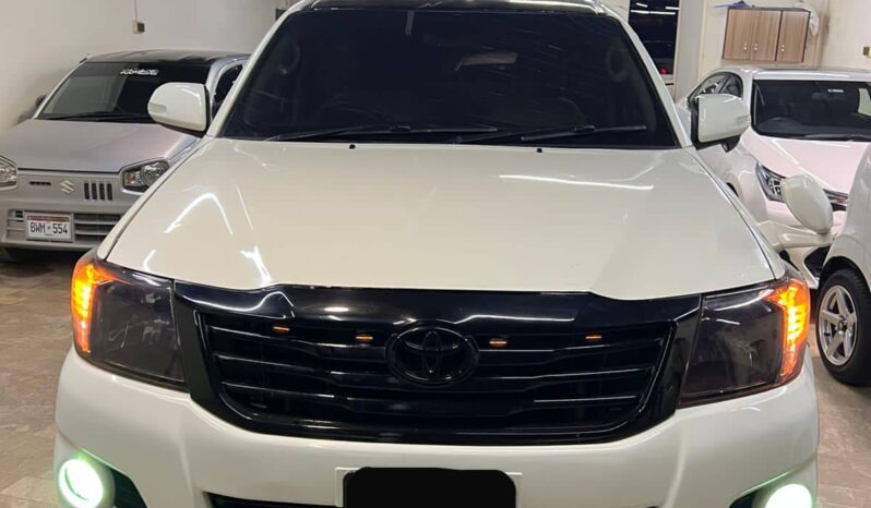 
								Used 2014 Toyota Hilux full									