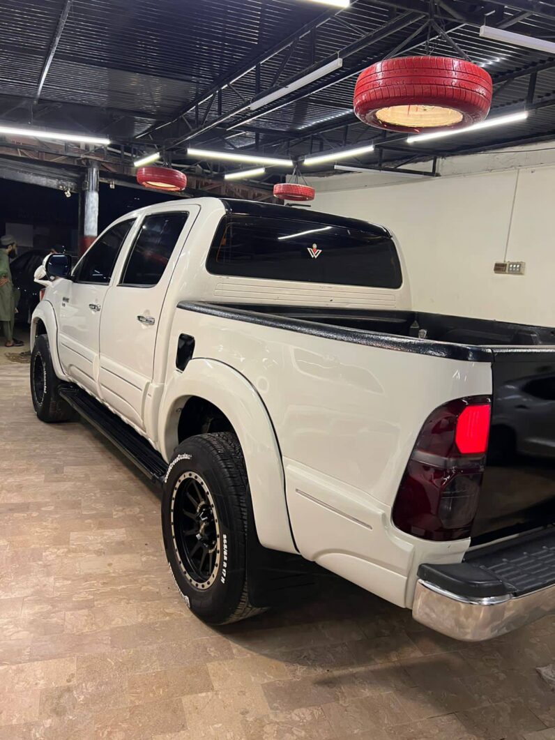 
								Used 2014 Toyota Hilux full									