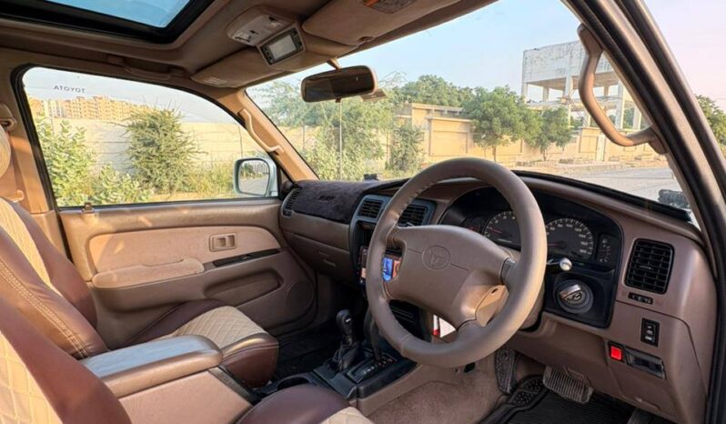 
								Used 1997 Toyota Hilux full									