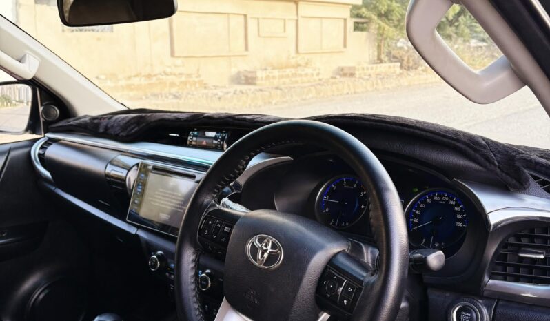 
								Used 2015 Toyota Hilux full									