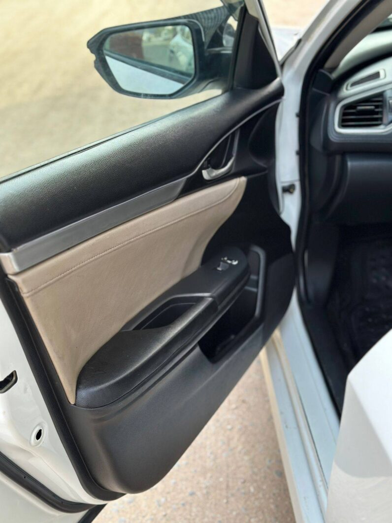 
								Used 2018 Honda Civic full									