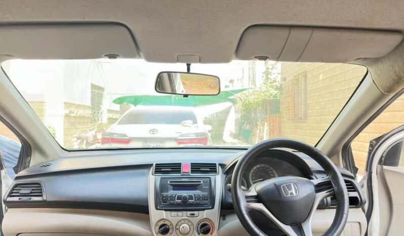 
								Used 2015 Honda City full									