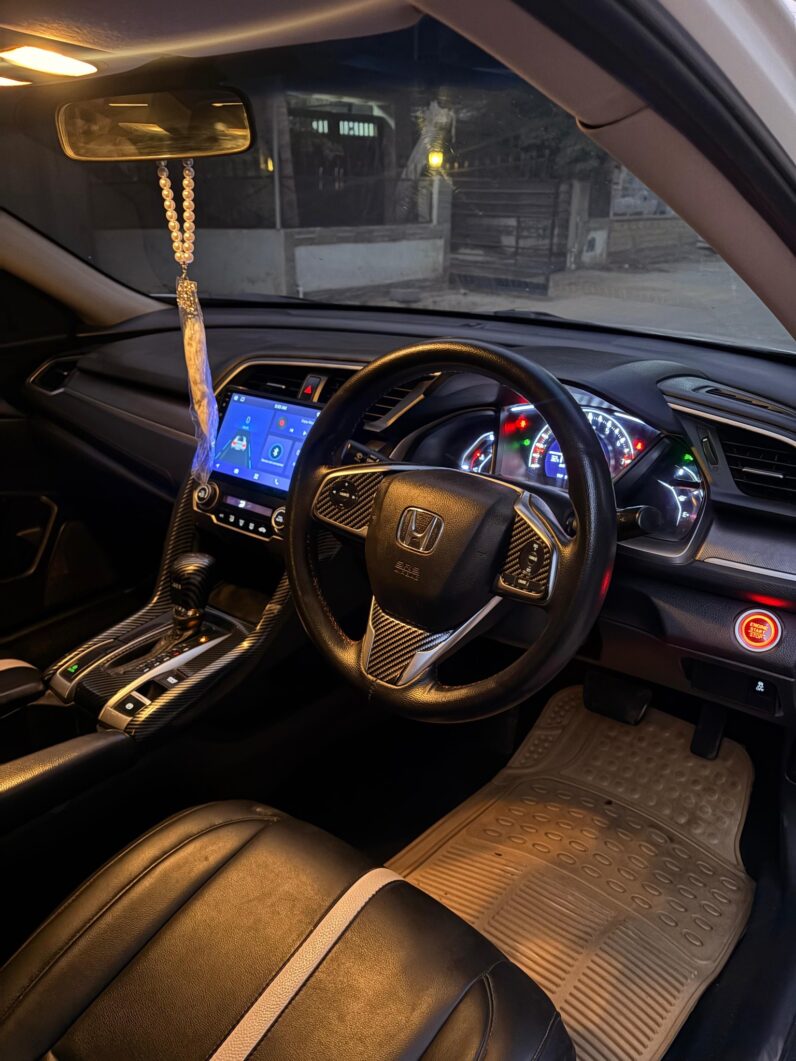 
								Used 2018 Honda Civic full									