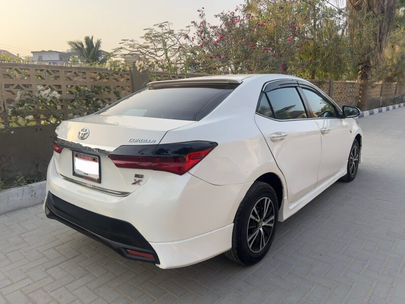 
								Used 2017 Toyota Corolla full									