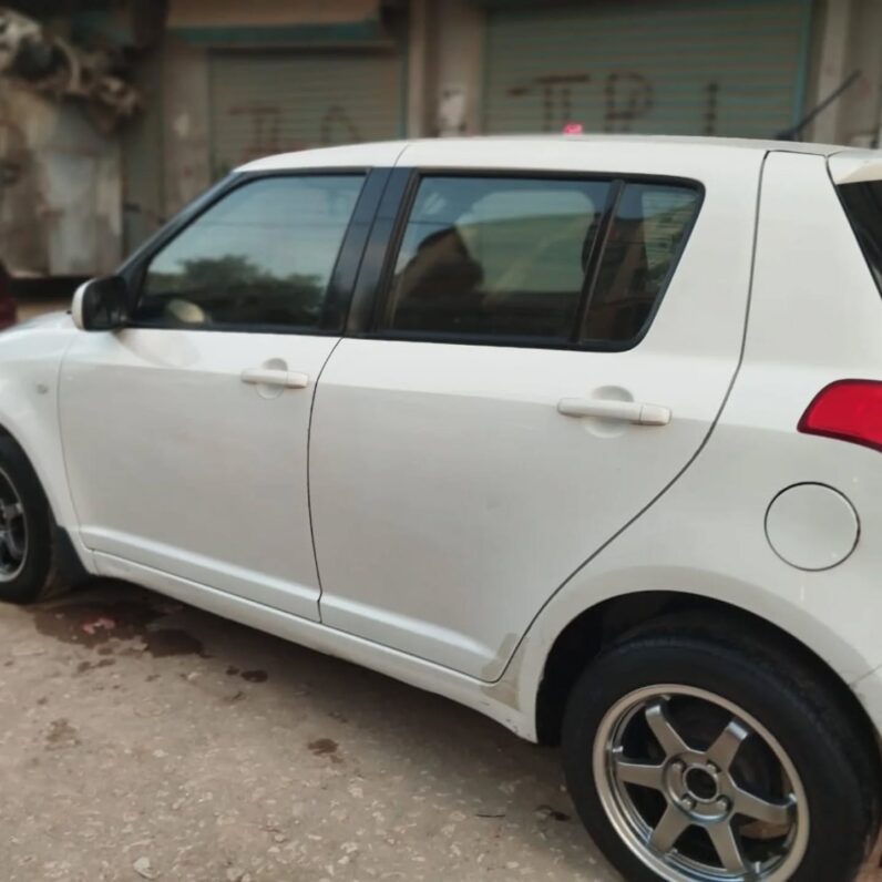 
								Used 2014 Suzuki Swift full									