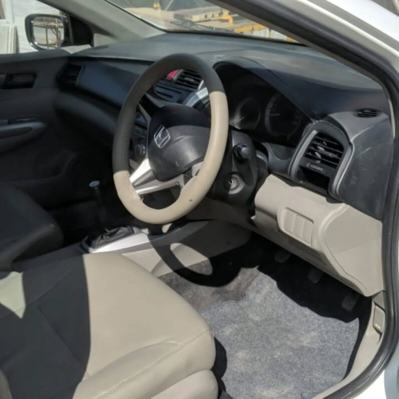 
								Used 2013 Honda City full									