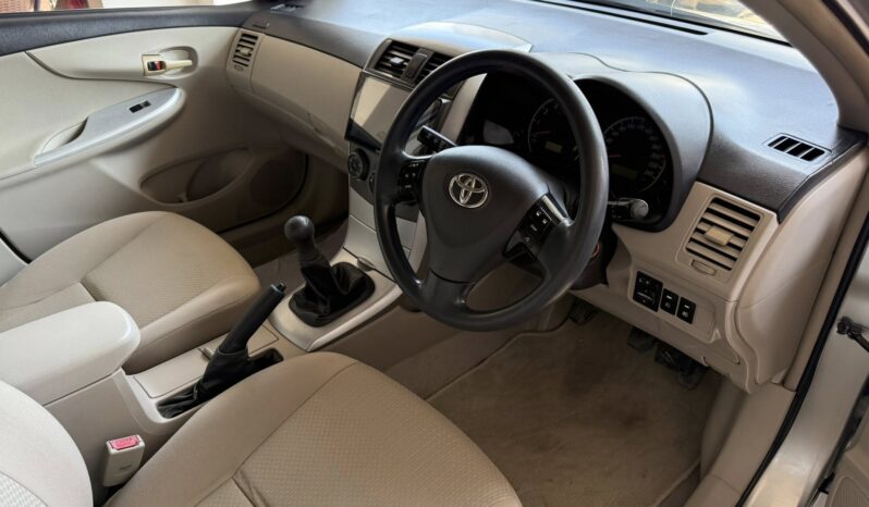 
								Used 2011 Toyota Corolla full									