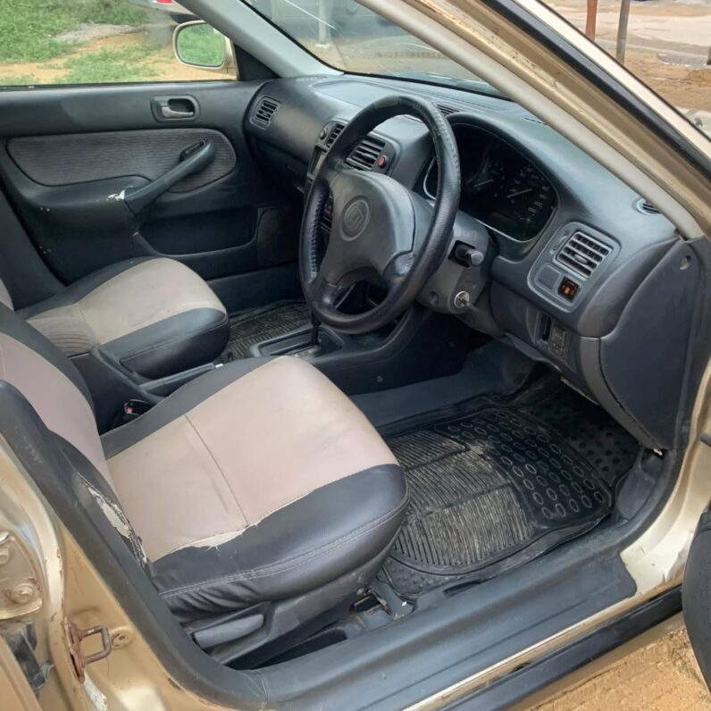
								Used 2000 Honda Civic full									