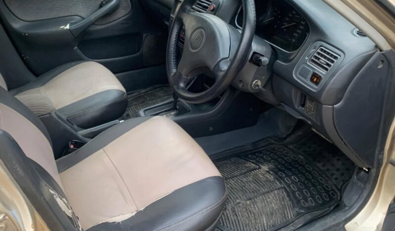
								Used 2000 Honda Civic full									