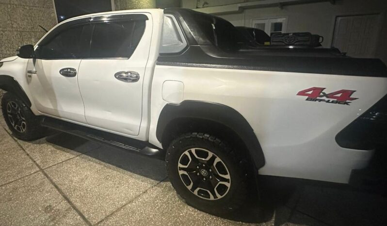 
								Used 2015 Toyota Hilux full									