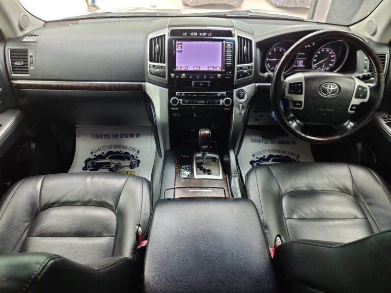 
								Used Toyota Land Cruiser full									