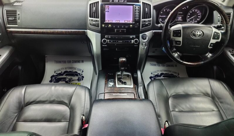 
								Used Toyota Land Cruiser full									