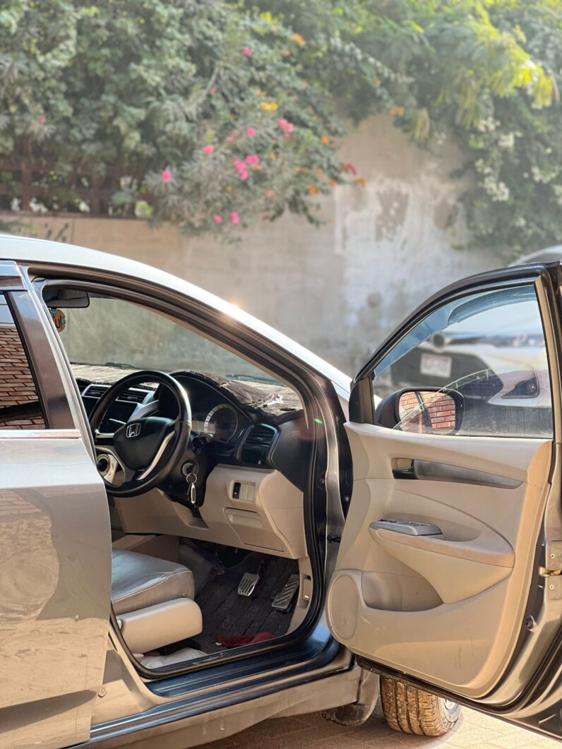 
								Used 2013 Honda City full									