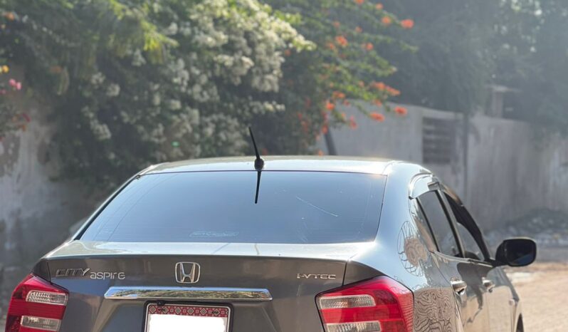 
								Used 2013 Honda City full									