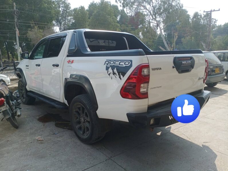 
								Used 2022 Toyota Hilux full									