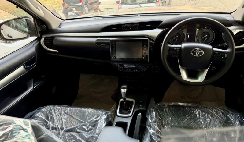 
								Used 2023 Toyota Hilux full									