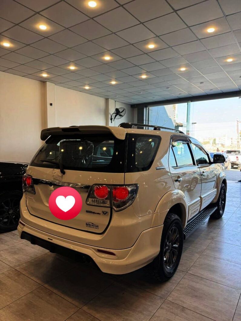 
								Used 2015 Toyota Fortuner full									