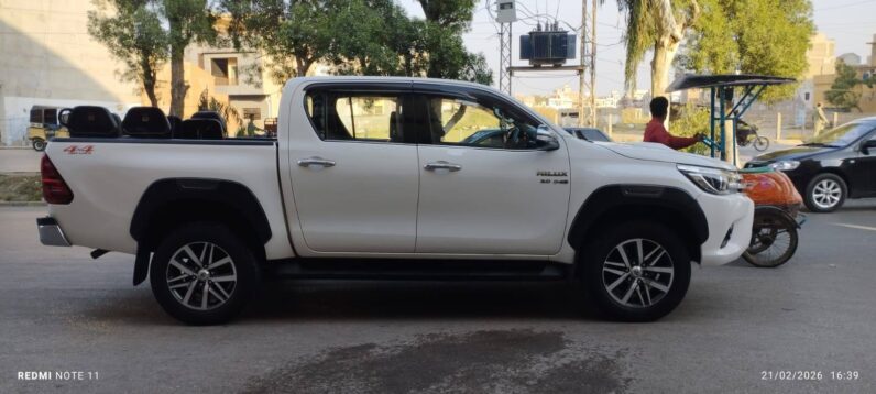 
								Used 2017 Toyota Hilux full									