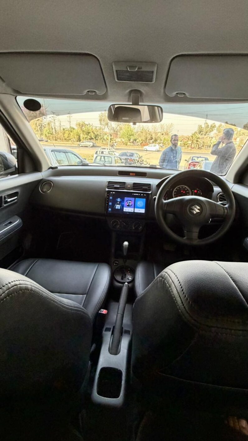 
								Used 2019 Suzuki Swift full									
