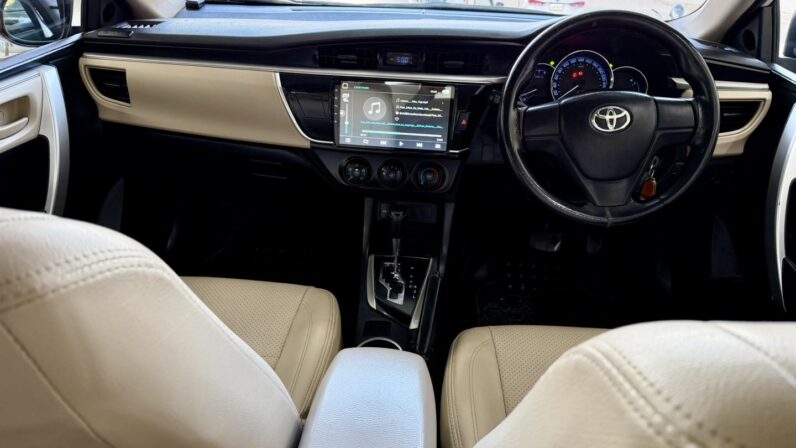 
								Used 2015 Toyota Corolla full									