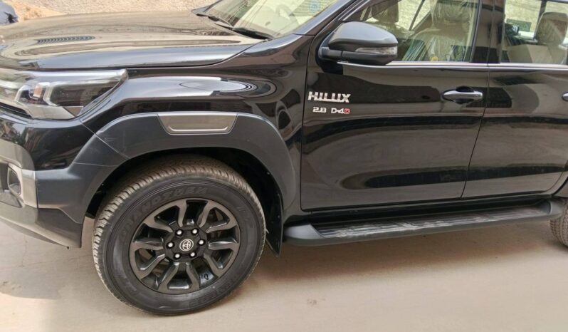 
								Used 2023 Toyota Hilux full									