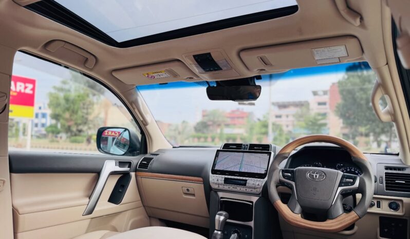 
								Used 2021 Toyota Prado full									