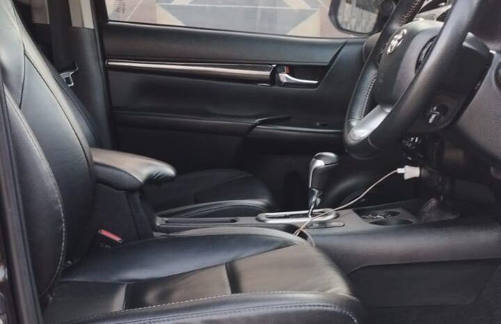 
								Used 2021 Toyota Hilux full									