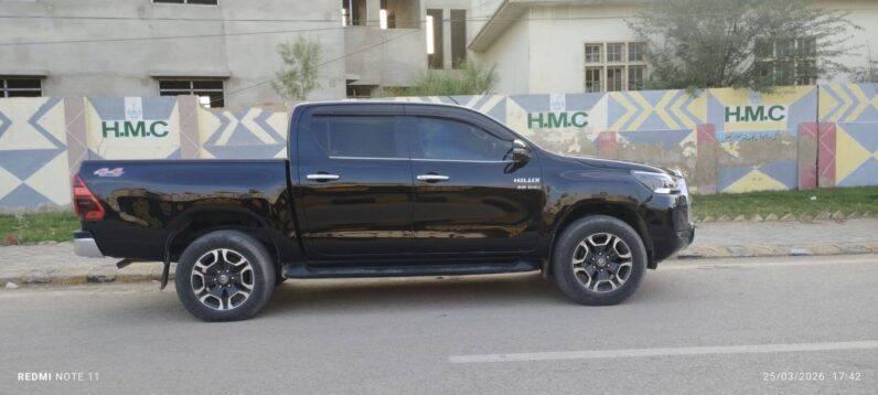 
								Used 2021 Toyota Hilux full									