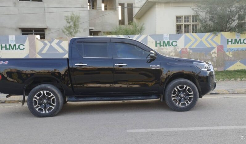 
								Used 2021 Toyota Hilux full									