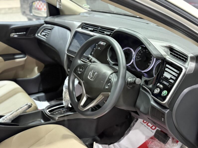 
								Used 2023 Honda City full									