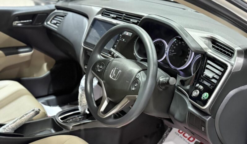 
								Used 2023 Honda City full									