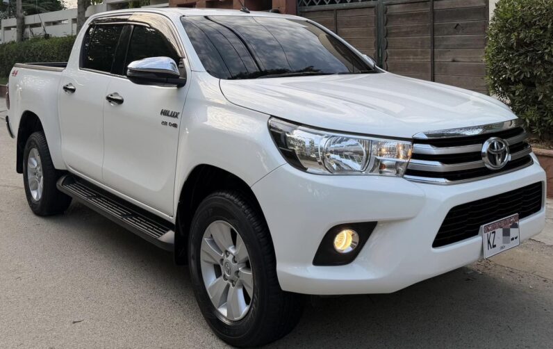 
								Used 2020 Toyota Hilux full									