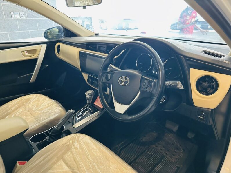 
								Used 2021 Toyota Corolla full									