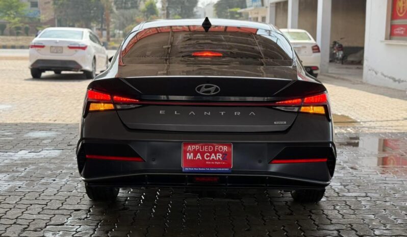 
								Used 2025 Hyundai Elantra full									
