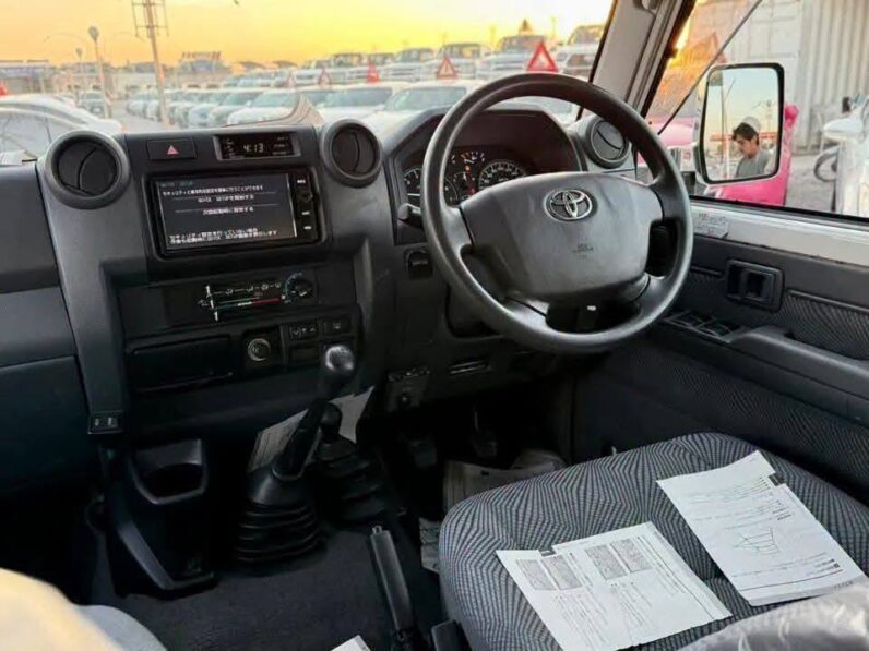 
								Used 2017 Toyota Land Cruiser full									