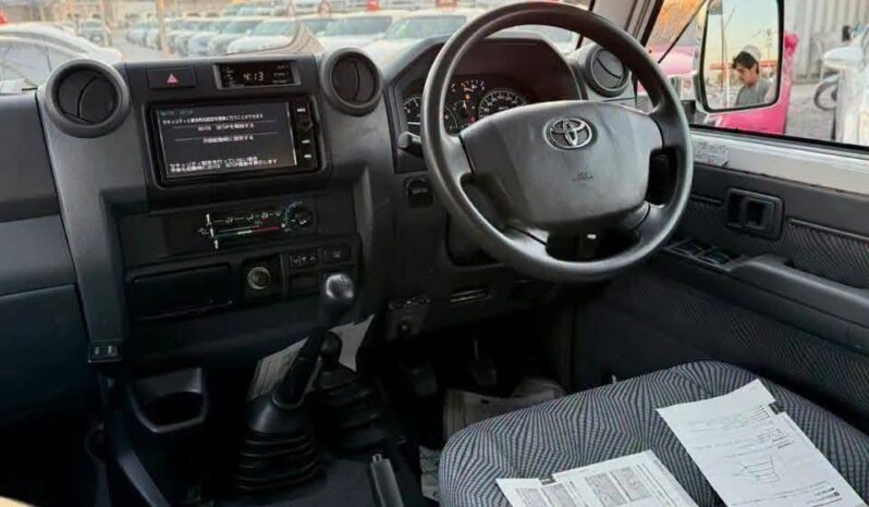 
								Used 2017 Toyota Land Cruiser full									