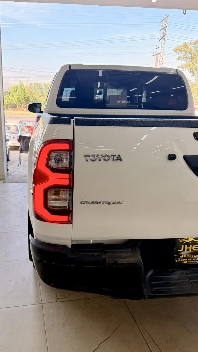 
								Used 2022 Toyota Hilux full									