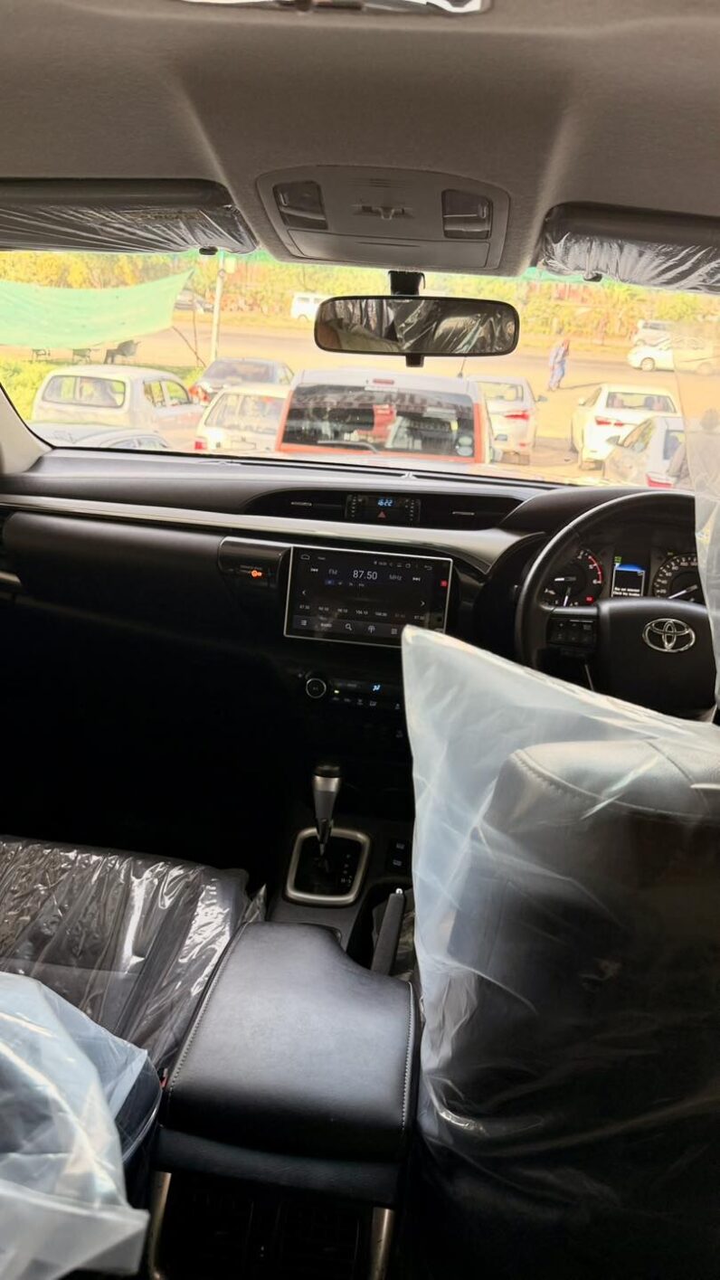
								Used 2022 Toyota Hilux full									