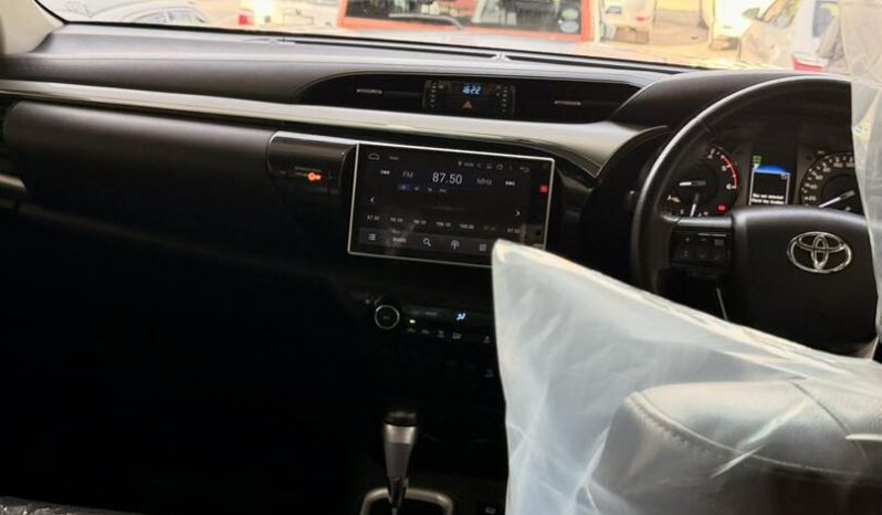 
								Used 2022 Toyota Hilux full									