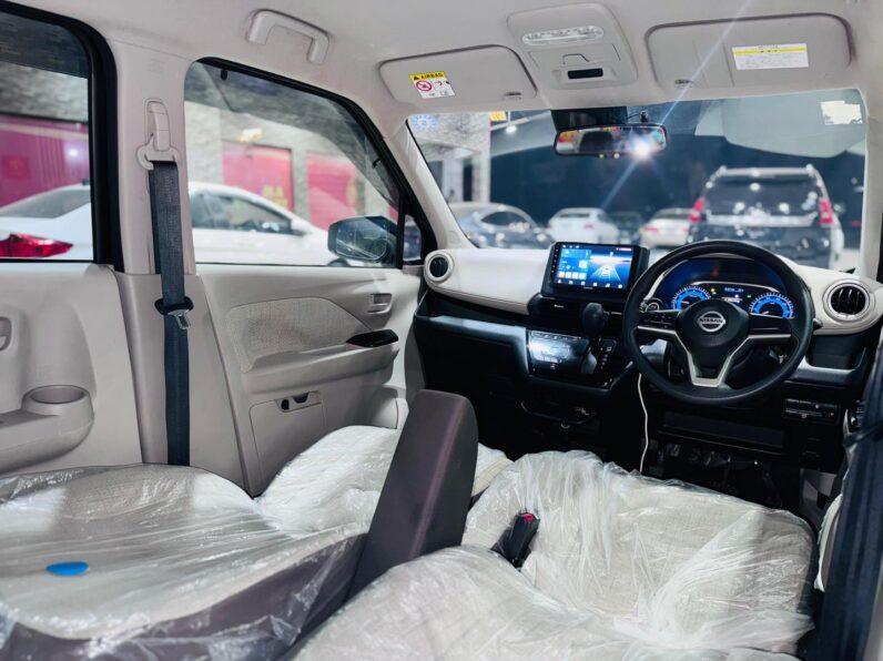 
								New 2022 Nissan Dayz full									