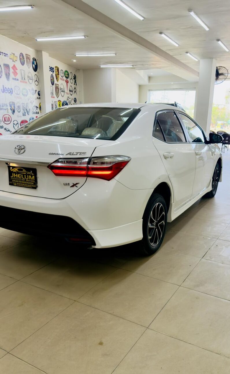 
								Used 2023 Toyota Corolla full									