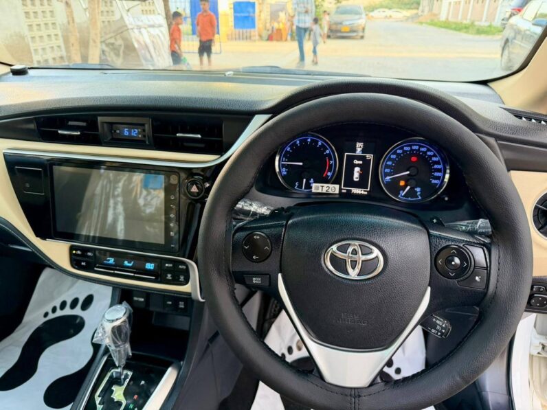 
								Used 2020 Toyota Corolla full									