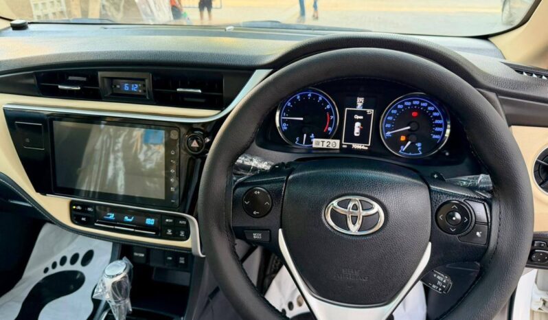 
								Used 2020 Toyota Corolla full									
