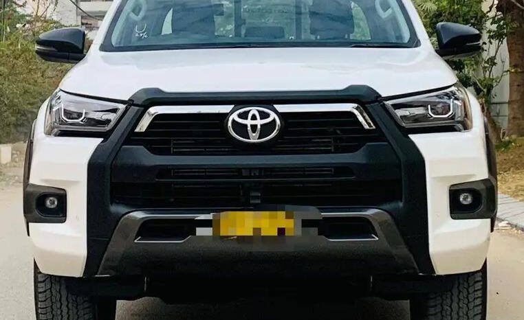 
								Used 2022 Toyota Hilux full									