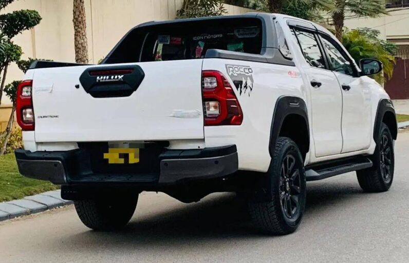 
								Used 2022 Toyota Hilux full									