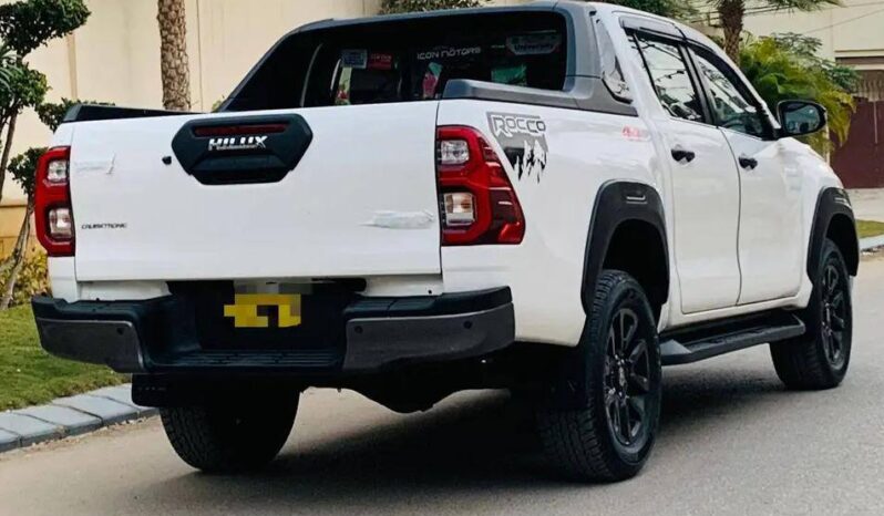 
								Used 2022 Toyota Hilux full									
