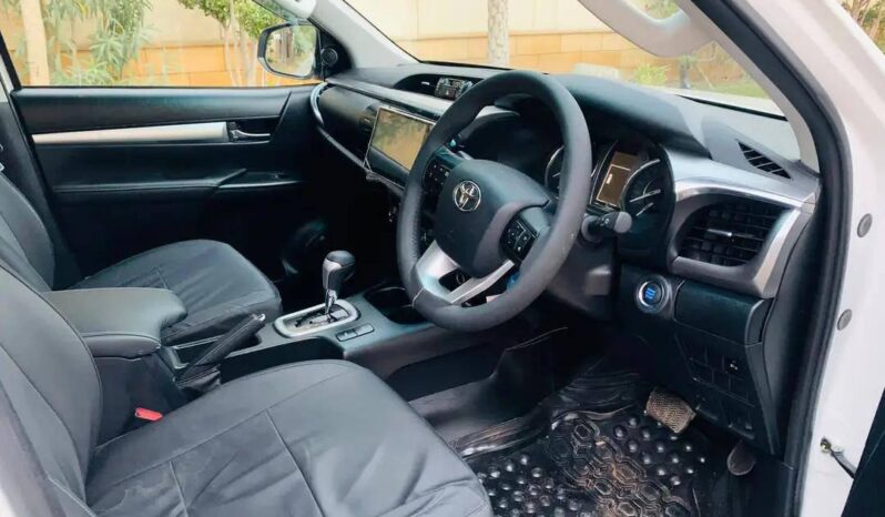 
								Used 2022 Toyota Hilux full									