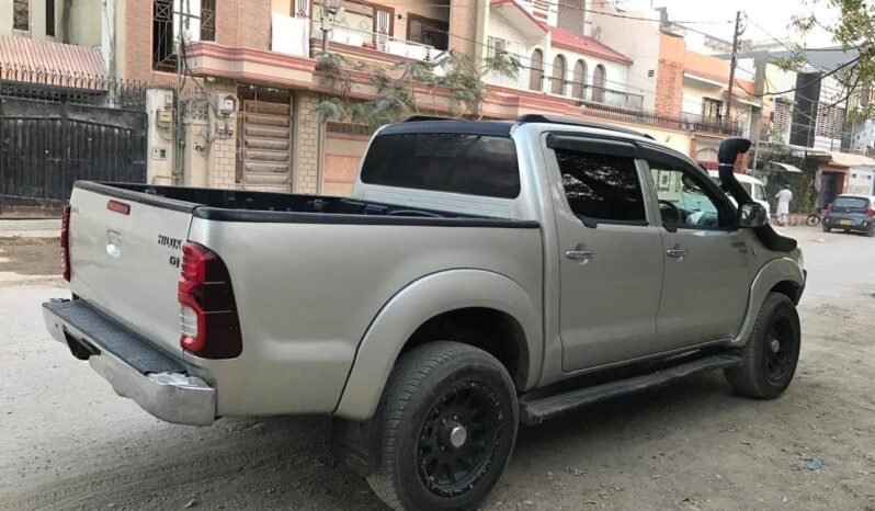 
								Used 2005 Toyota Hilux full									