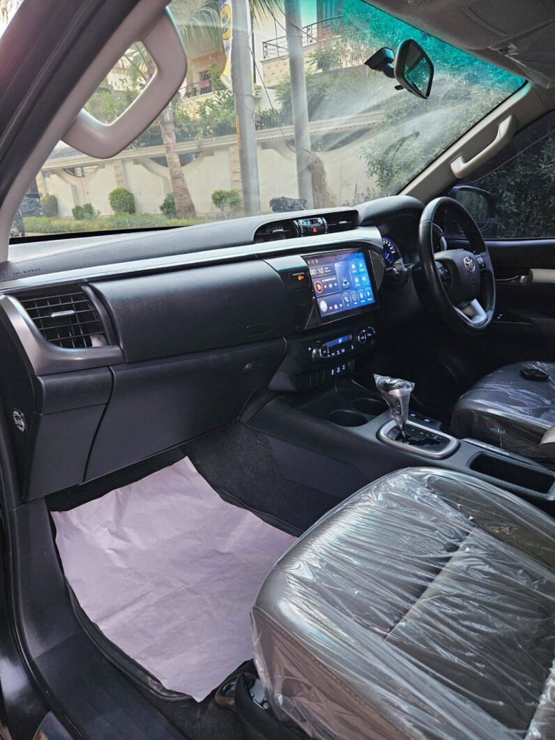 
								Used 2019 Toyota Hilux full									