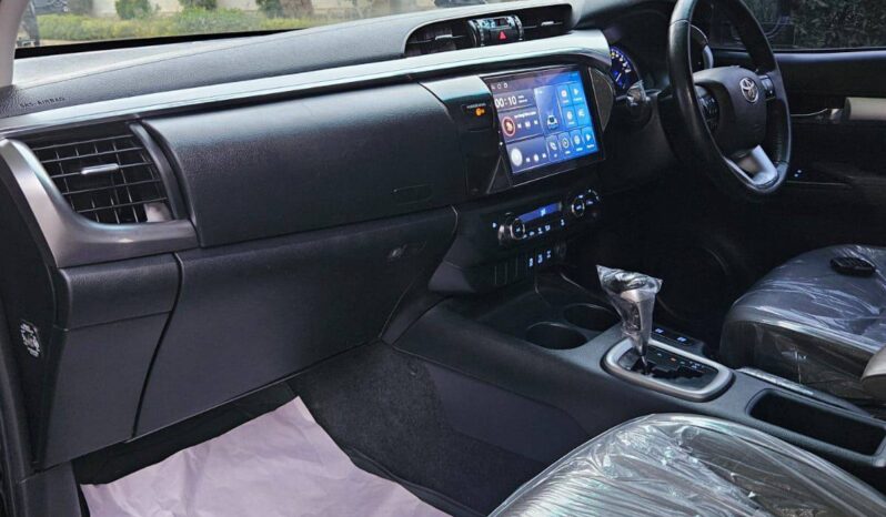 
								Used 2019 Toyota Hilux full									